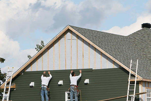Professional Siding Contractor technician working in Carlisle, OH